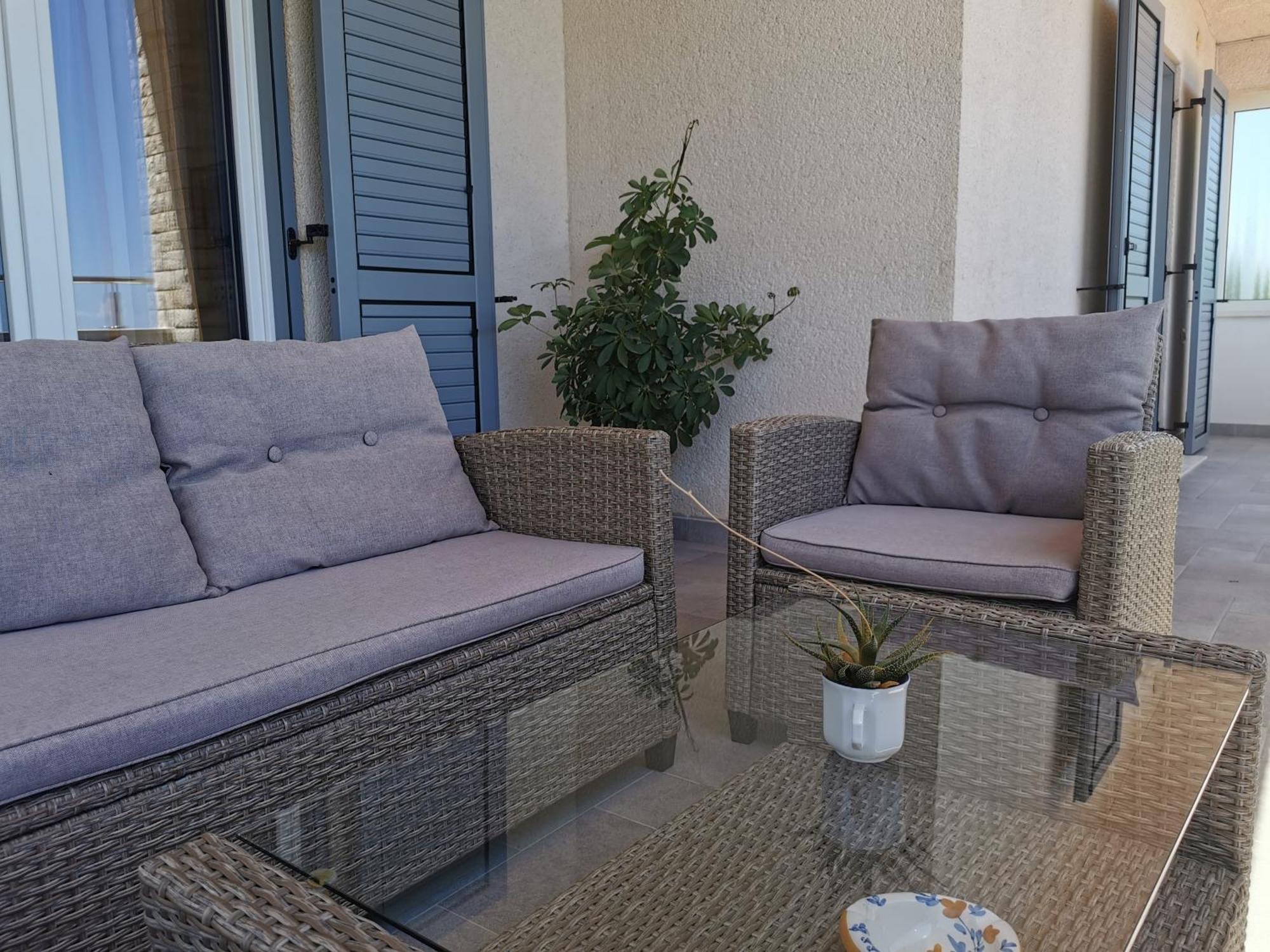 Apartment Kira - Spacious Apartment With Sea View Liznjan Exterior photo
